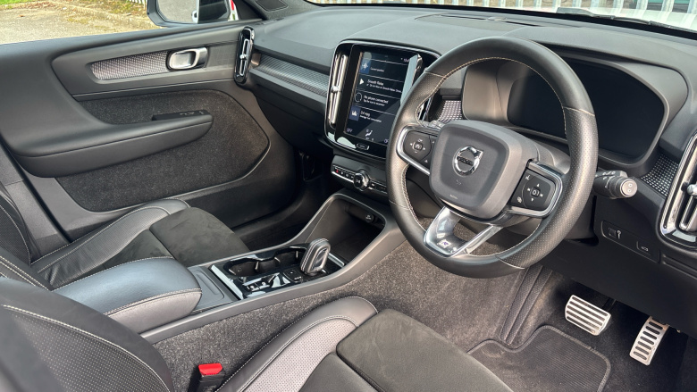 Volvo Xc40 2.0 T4 R DESIGN 5dr AWD Geartronic Petrol Estate